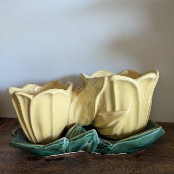 Vintage McCoy Ceramic Double Planter Yellow Tulips and Swallow Midcentury - Picture 7 of 12